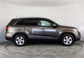 Подержанный автомобиль Kia Sorento 2013 года (9 фото)