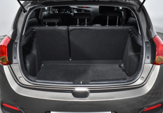 Подержанный автомобиль Kia Ceed Hatchback 2012 года (19 фото)