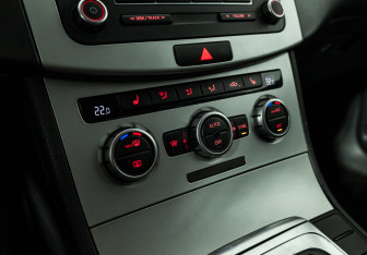 Подержанный автомобиль Volkswagen Passat Wagon 2012 года (16 фото)