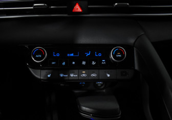 Подержанный автомобиль Hyundai Elantra Sedan 2021 года (17 фото)