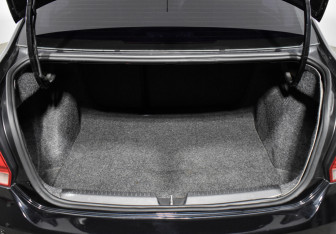 Подержанный автомобиль Volkswagen Polo Sedan 2011 года (19 фото)