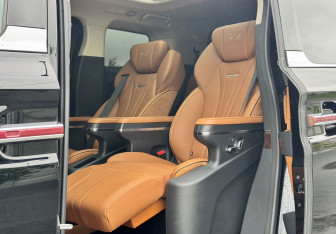 Подержанный автомобиль Hongqi HQ9 2022 года (32 фото)