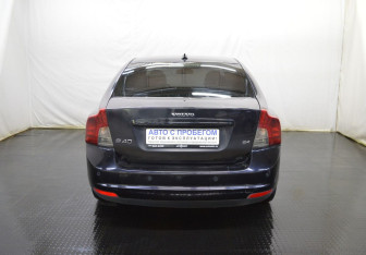 Подержанный автомобиль Volvo S40 2007 года (6 фото)
