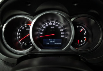 Подержанный автомобиль Suzuki Grand Vitara 2011 года (12 фото)