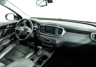 Подержанный автомобиль Kia Sorento 2018 года (9 фото)
