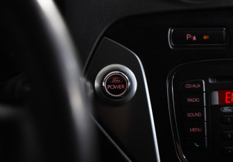 Подержанный автомобиль Ford Mondeo Sedan 2011 года (14 фото)