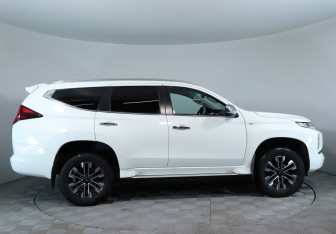 Подержанный автомобиль Mitsubishi Montero Sport 2022 года (4 фото)