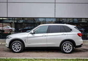 Подержанный автомобиль BMW X5 2018 года (7 фото)