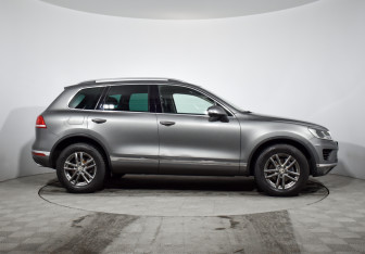 Подержанный автомобиль Volkswagen Touareg 2015 года (4 фото)