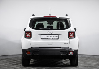 Подержанный автомобиль Jeep Renegade 2018 года (6 фото)