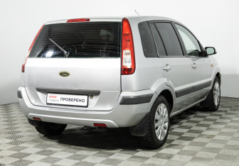 Подержанный автомобиль Ford Fusion 2006 года (5 фото)