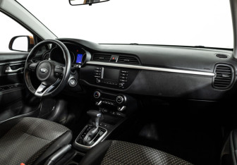 Подержанный автомобиль Kia Rio Hatchback 2020 года (9 фото)