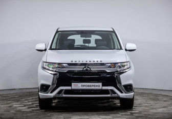 Подержанный автомобиль Mitsubishi Outlander 2022 года (2 фото)