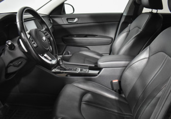 Подержанный автомобиль Kia Optima Sedan 2019 года (10 фото)