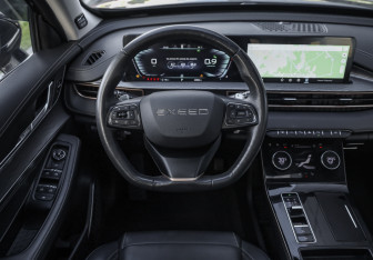 Подержанный автомобиль Exeed LX 2022 года (12 фото)