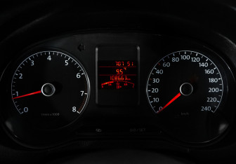 Подержанный автомобиль Volkswagen Polo Sedan 2012 года (15 фото)