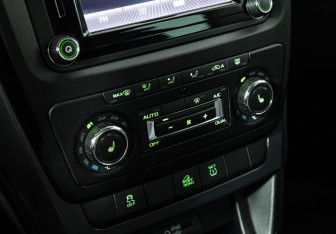 Подержанный автомобиль Skoda Yeti 2015 года (16 фото)