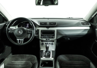 Подержанный автомобиль Volkswagen Passat Sedan 2012 года (12 фото)