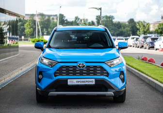 Подержанный автомобиль Toyota RAV4 2021 года (4 фото)