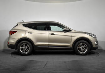 Подержанный автомобиль Hyundai Santa Fe 2016 года (4 фото)