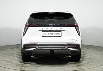 Подержанный автомобиль Geely Atlas 2023 года (6 фото)