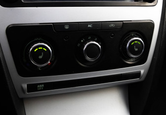 Подержанный автомобиль Skoda Octavia Liftback 2010 года (13 фото)