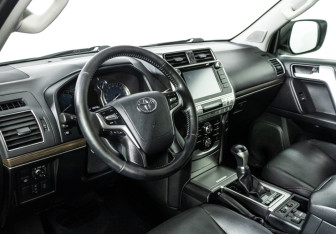 Подержанный автомобиль Toyota Land Cruiser Prado 2017 года (11 фото)
