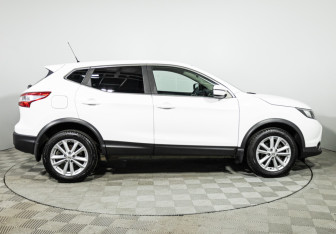 Подержанный автомобиль Nissan Qashqai 2016 года (4 фото)