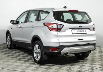 Подержанный автомобиль Ford Kuga 2019 года (7 фото)