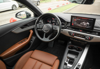 Подержанный автомобиль Audi A4 Sedan 2021 года (13 фото)