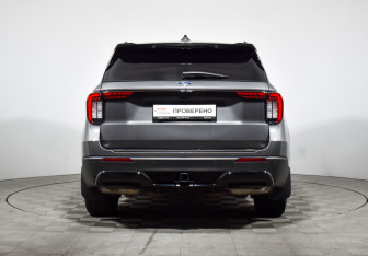 Подержанный автомобиль Ford Explorer 2024 года (6 фото)