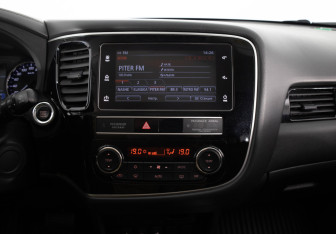 Подержанный автомобиль Mitsubishi Outlander 2019 года (14 фото)