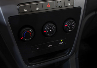 Подержанный автомобиль Geely Emgrand X7 2015 года (12 фото)