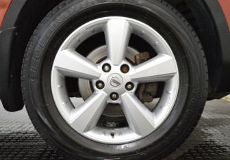 Подержанный автомобиль Nissan Qashqai 2008 года (9 фото)