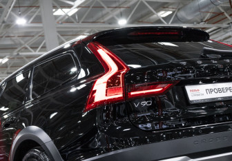 Подержанный автомобиль Volvo V90 Cross Country 2019 года (10 фото)