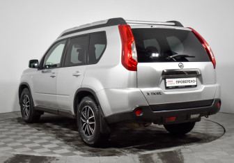 Подержанный автомобиль Nissan X-Trail 2012 года (7 фото)