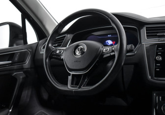 Подержанный автомобиль Volkswagen Tiguan 2018 года (14 фото)