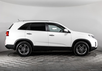 Подержанный автомобиль Kia Sorento 2013 года (4 фото)