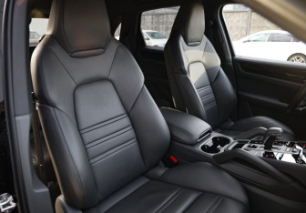 Подержанный автомобиль Porsche Cayenne 2019 года (26 фото)