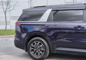 Подержанный автомобиль Kia Carnival 2021 года (27 фото)