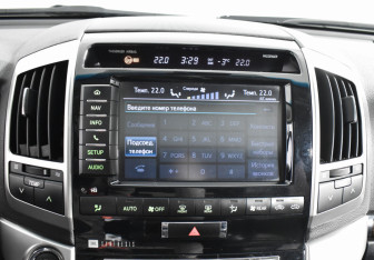 Подержанный автомобиль Toyota Land Cruiser Suv 2013 года (18 фото)