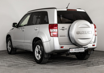Подержанный автомобиль Suzuki Grand Vitara 2011 года (7 фото)