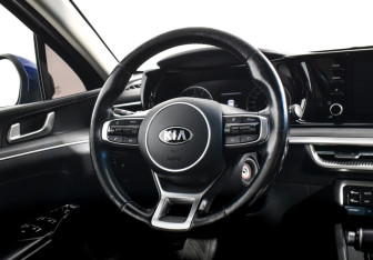Подержанный автомобиль Kia K5 2021 года (14 фото)