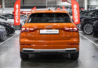 Подержанный автомобиль Audi Q3 2019 года (9 фото)