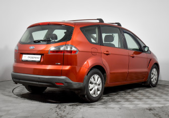 Подержанный автомобиль Ford S-MAX 2006 года (5 фото)