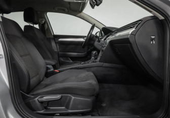 Подержанный автомобиль Volkswagen Passat Sedan 2015 года (21 фото)