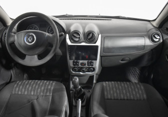 Подержанный автомобиль Renault Sandero 2013 года (13 фото)