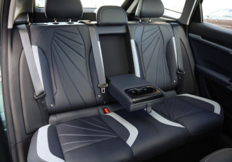 Подержанный автомобиль Geely Atlas 2024 года (29 фото)