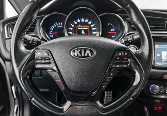 Подержанный автомобиль Kia Ceed Hatchback 2016 года (16 фото)