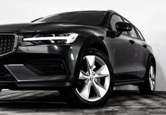 Подержанный автомобиль Volvo V60 Cross Country 2020 года (3 фото)